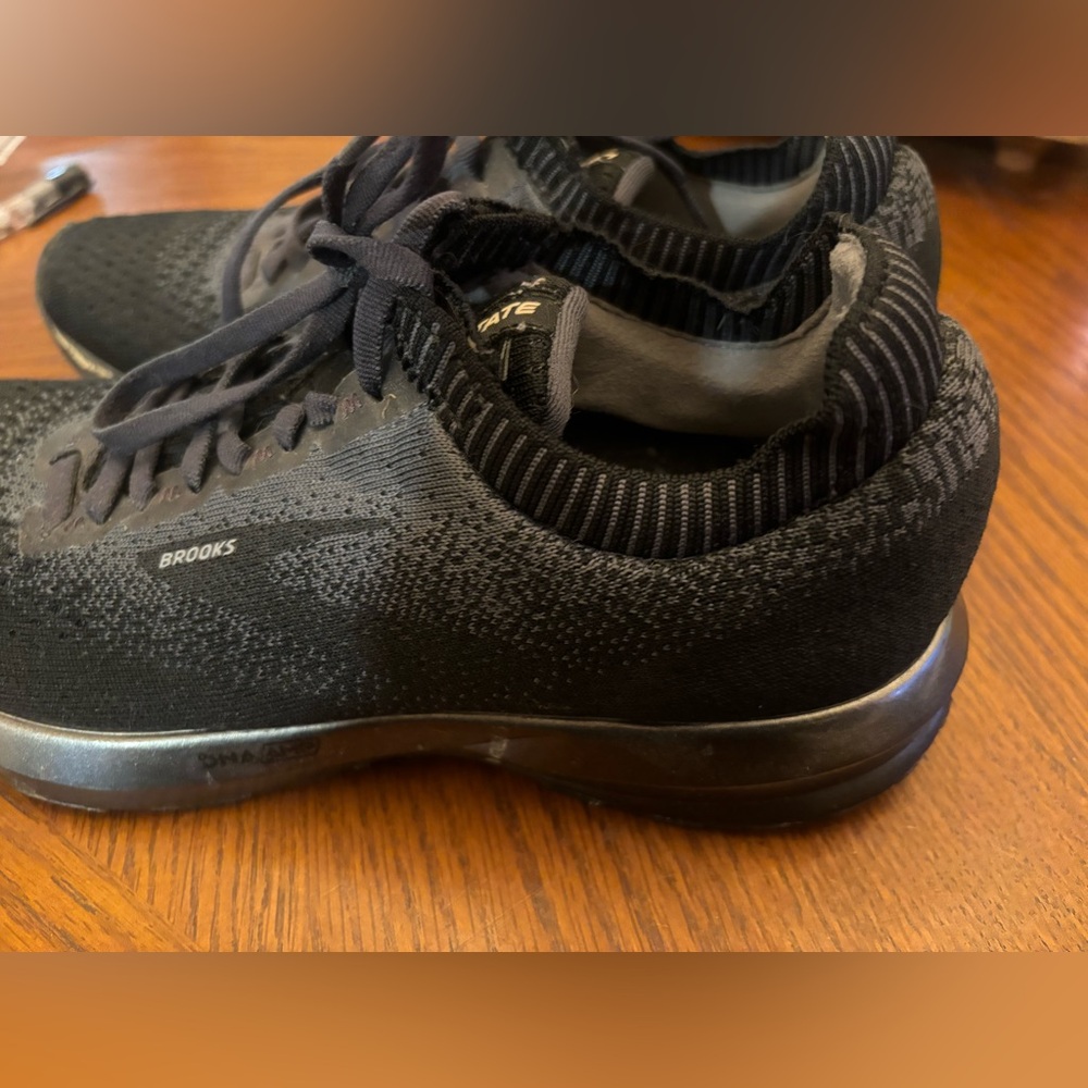 Brooks Levitate Black Running Shoes - Picture 3 of 11
